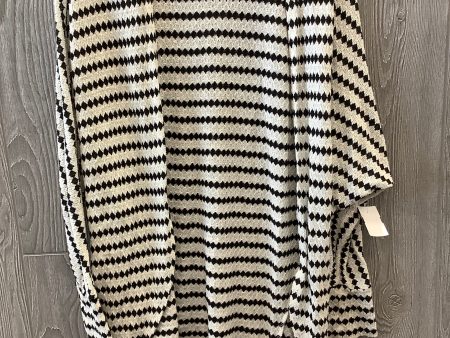 Black & White Cardigan Freshman, Size L Supply