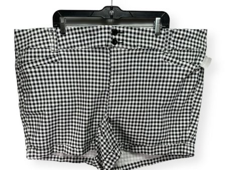 Black & White Shorts Torrid, Size 28w Online now