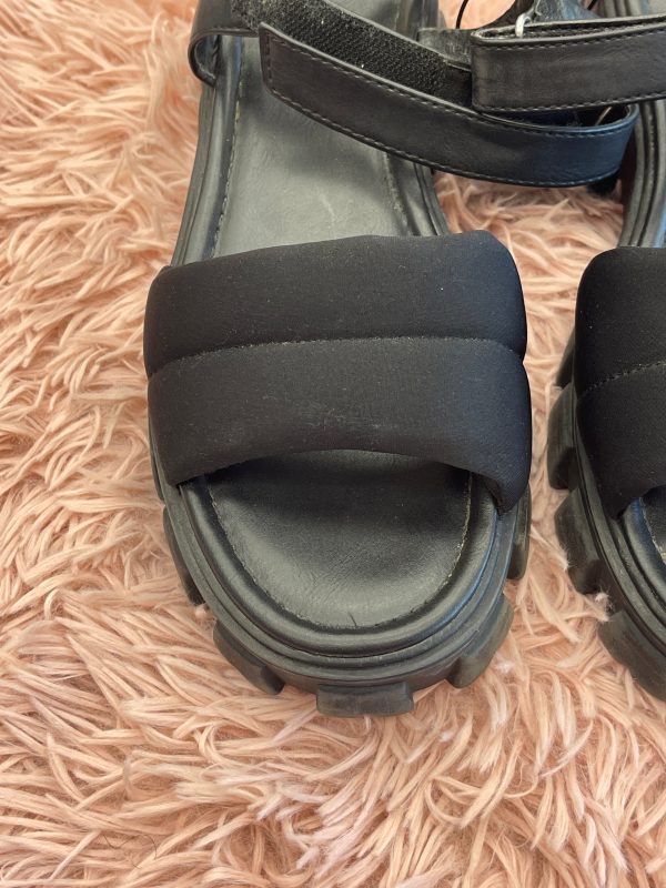 Black Sandals Flats Forever 21, Size 10 For Sale