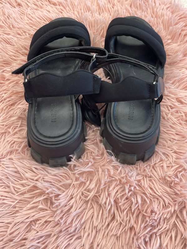 Black Sandals Flats Forever 21, Size 10 For Sale